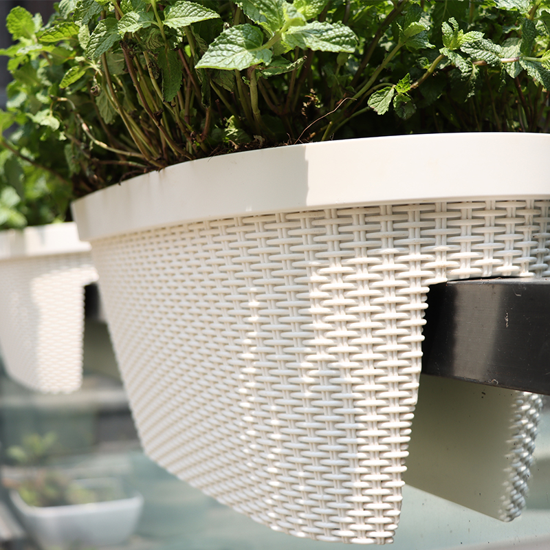QM-3 Breathable Rustic Rattan Flower Pot