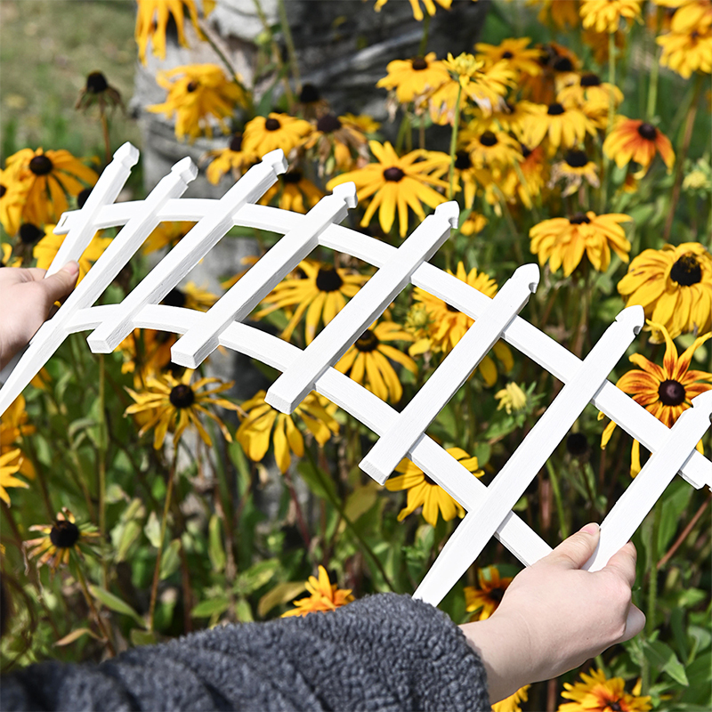WL-002 Low-Maintenance Plastic Garden Fence